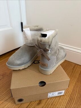 UGG Women's Mini Bailey Bow Boot - Light Gray